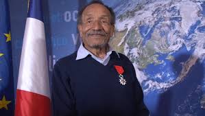 Remise de la Légion d'honneur Française à Pierre Rabhi Remise de la Légion d'honneur Française à Pierre Rabhi